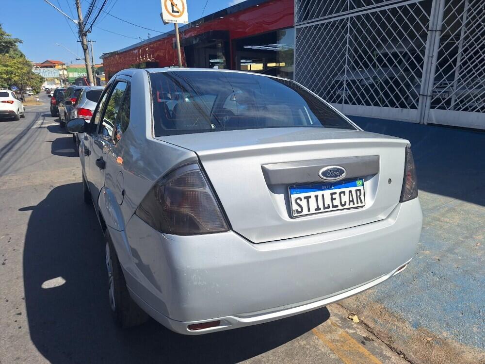 Ford Fiesta Sedan