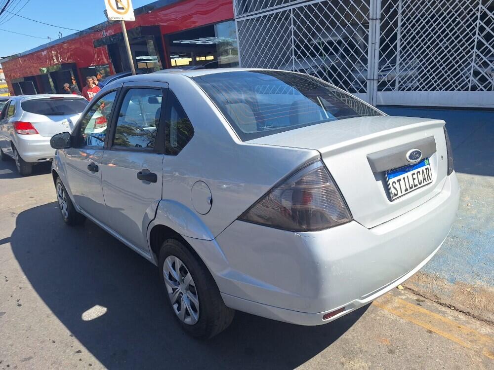 Ford Fiesta Sedan