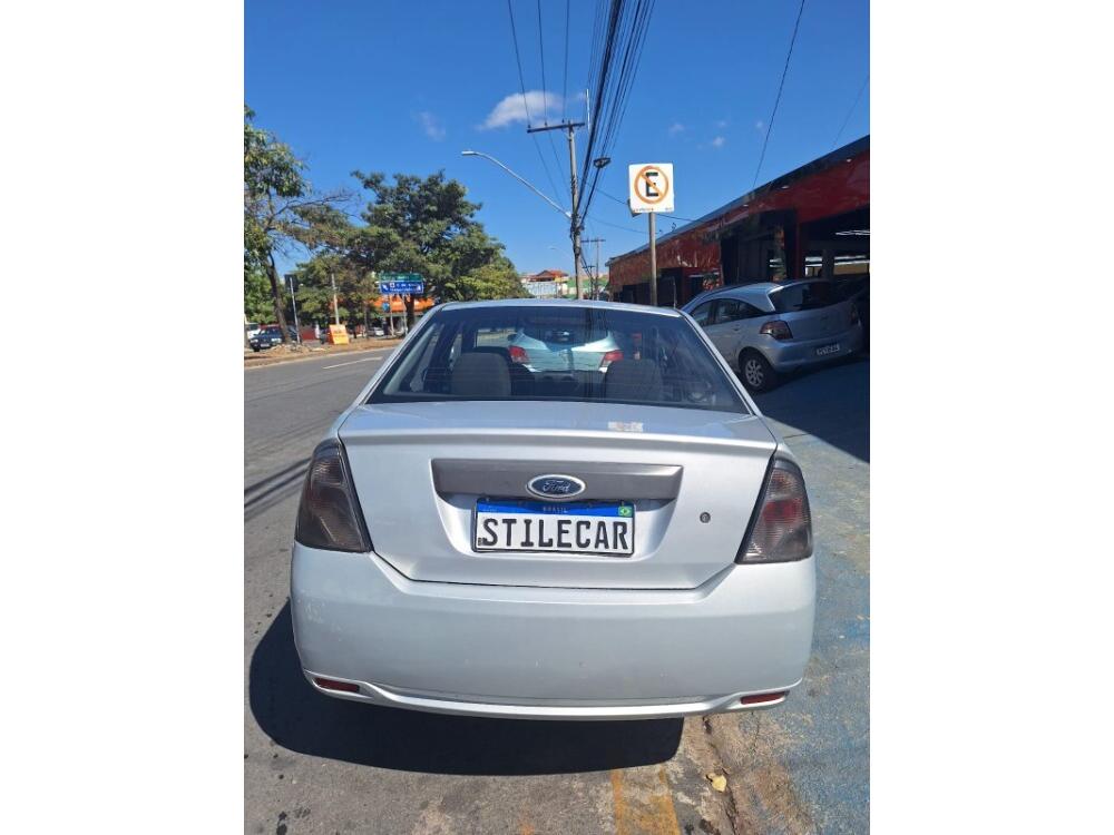 Ford Fiesta Sedan