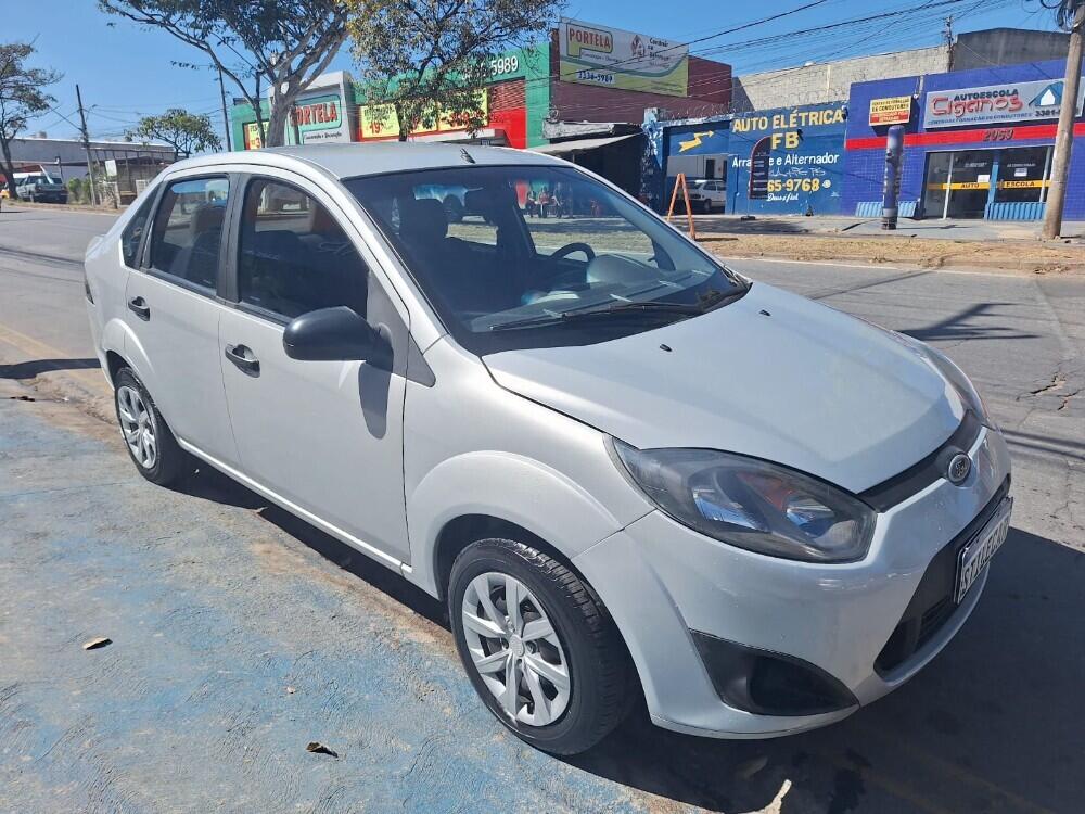 Ford Fiesta Sedan