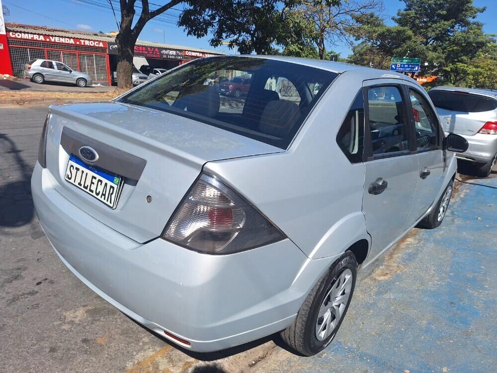 Ford Fiesta Sedan