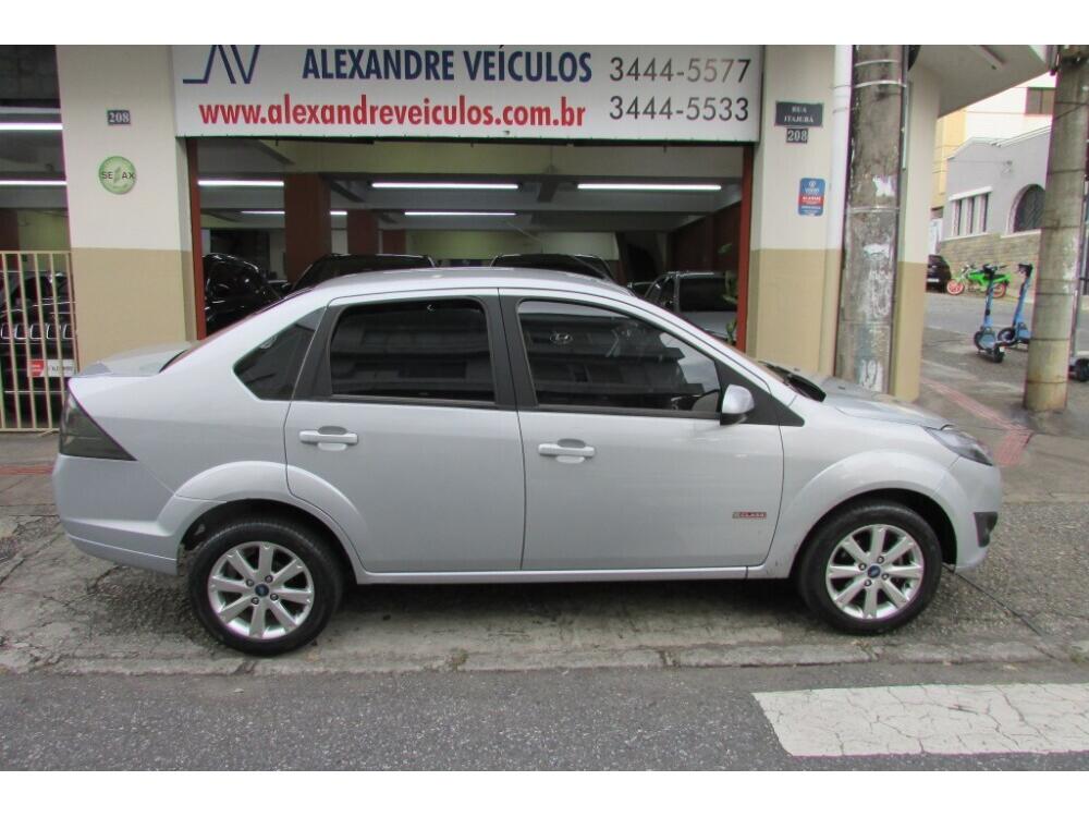 Ford Fiesta Sedan