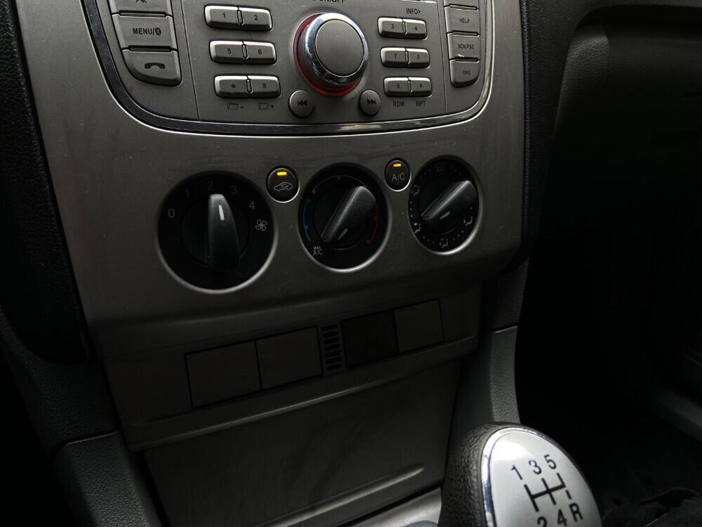 Ford Fiesta Sedan