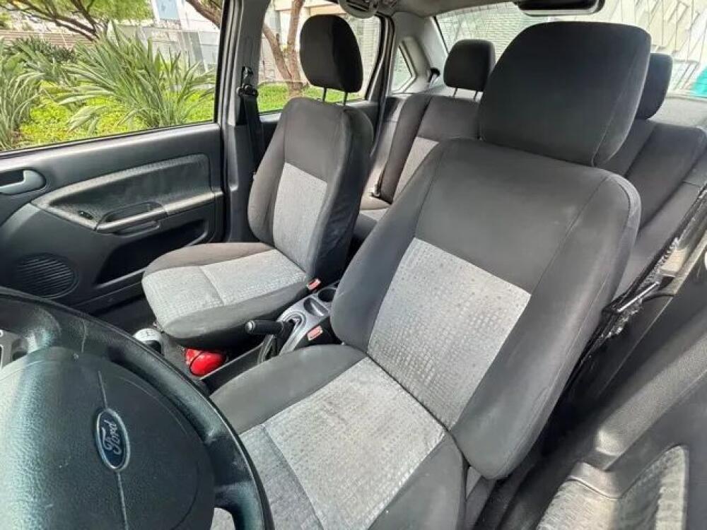 Ford Fiesta Sedan