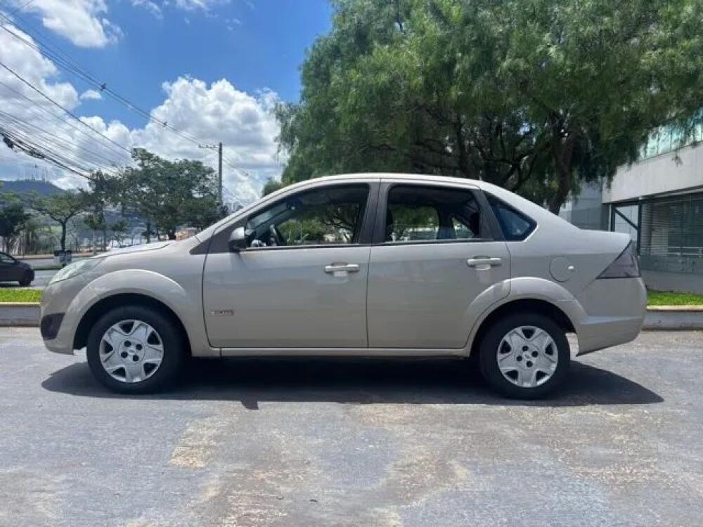 Ford Fiesta Sedan