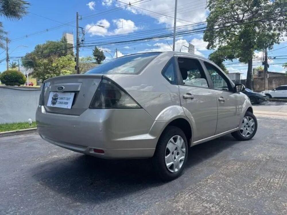 Ford Fiesta Sedan