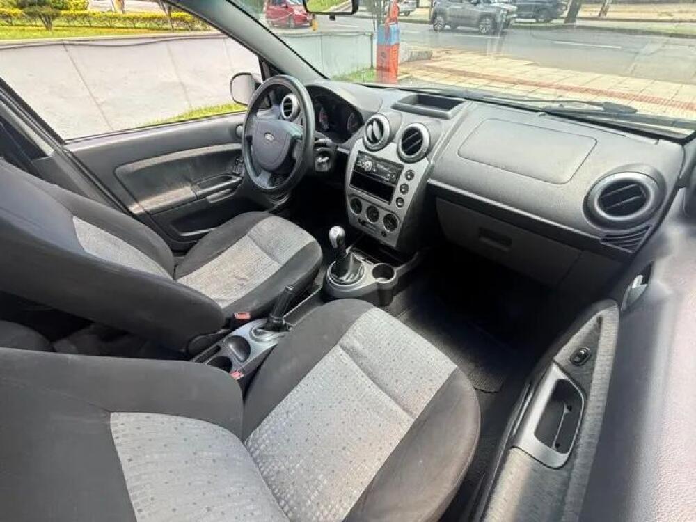 Ford Fiesta Sedan