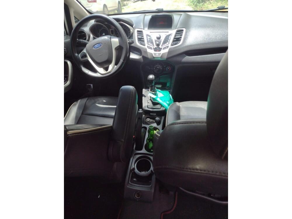 Ford Fiesta Sedan