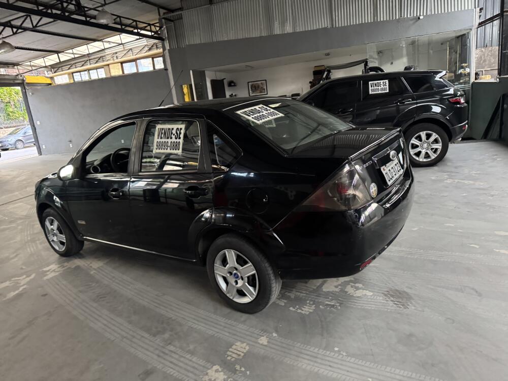 Ford Fiesta Sedan