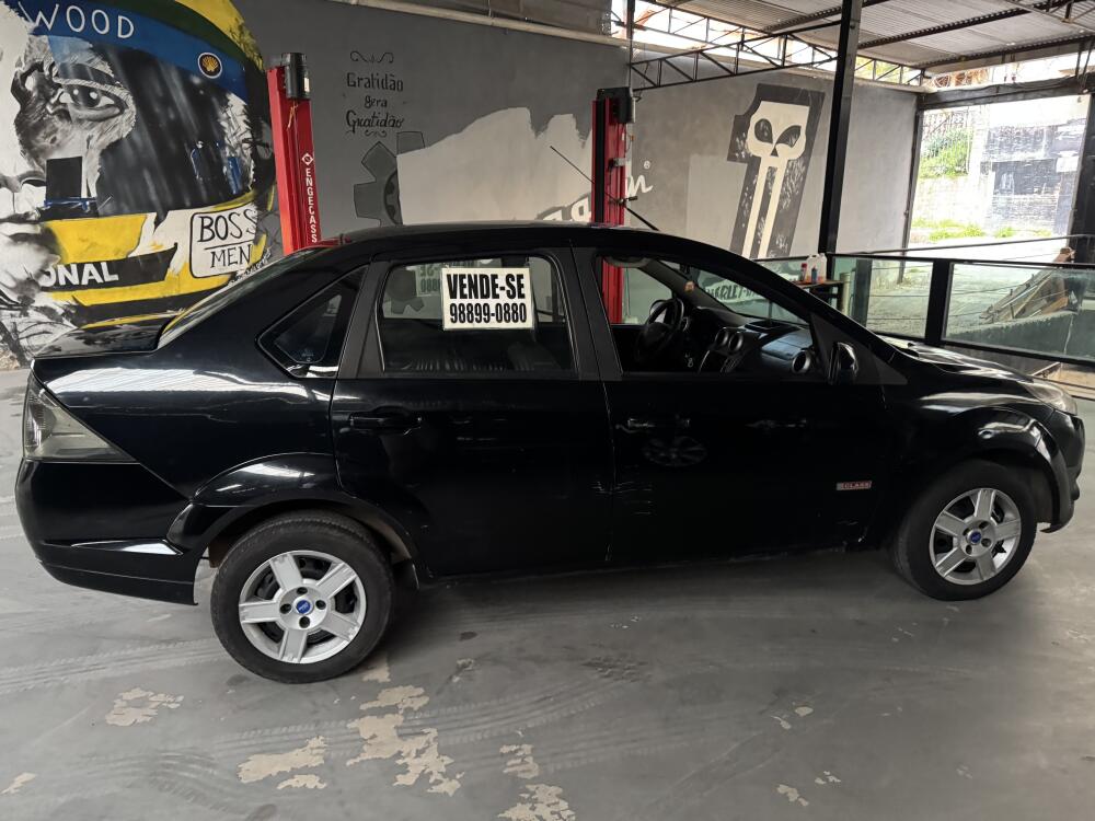 Ford Fiesta Sedan