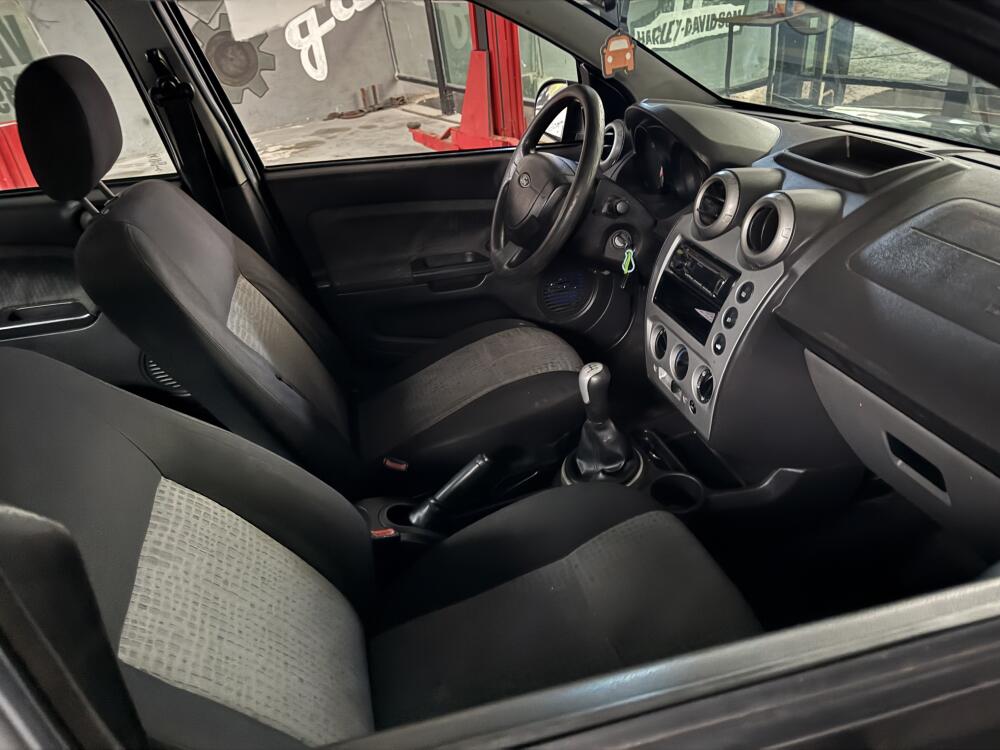 Ford Fiesta Sedan