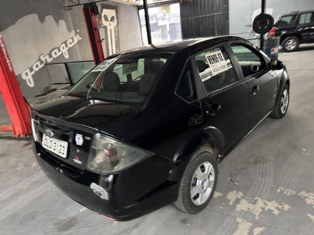 Ford Fiesta Sedan