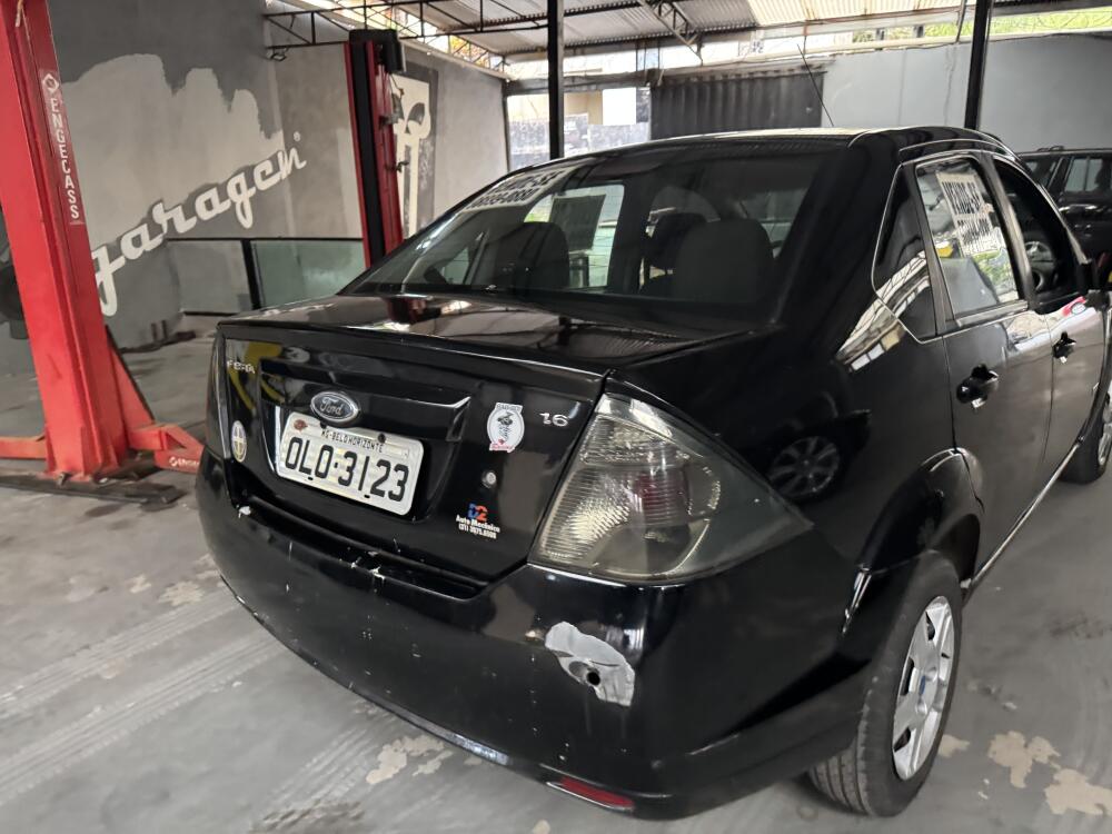 Ford Fiesta Sedan
