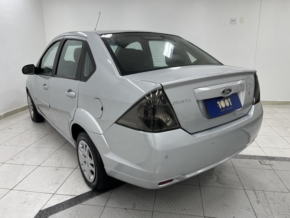 Ford Fiesta Sedan