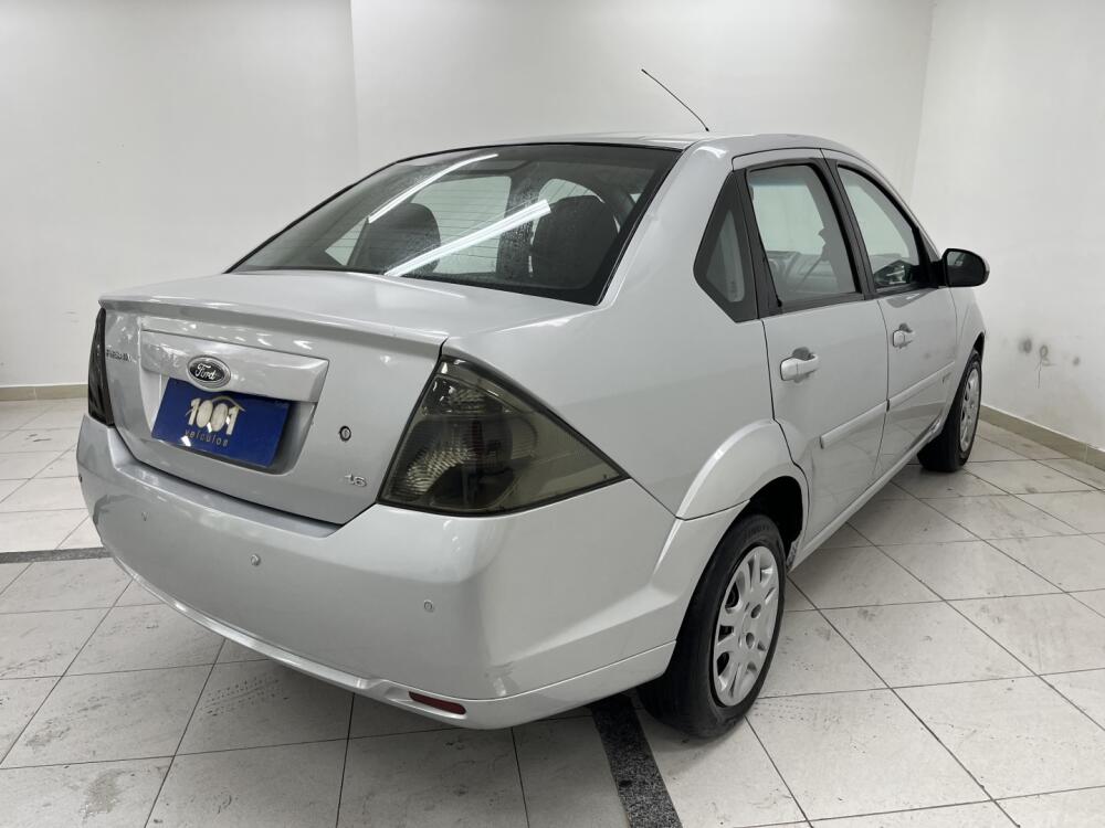 Ford Fiesta Sedan