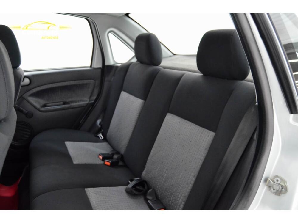 Ford Fiesta Sedan