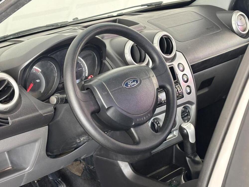 Ford Fiesta Sedan