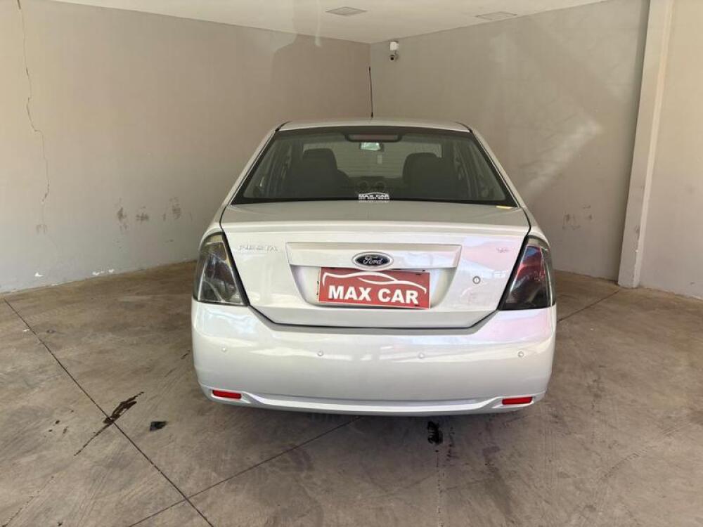 Ford Fiesta Sedan