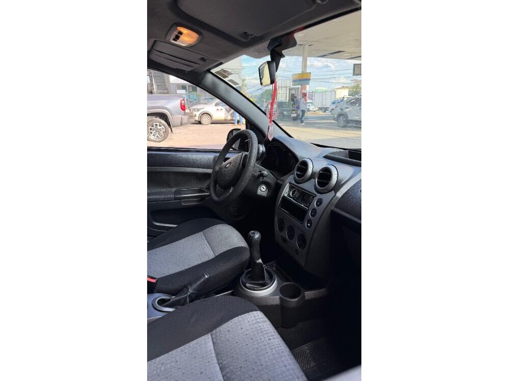 Ford Fiesta Sedan