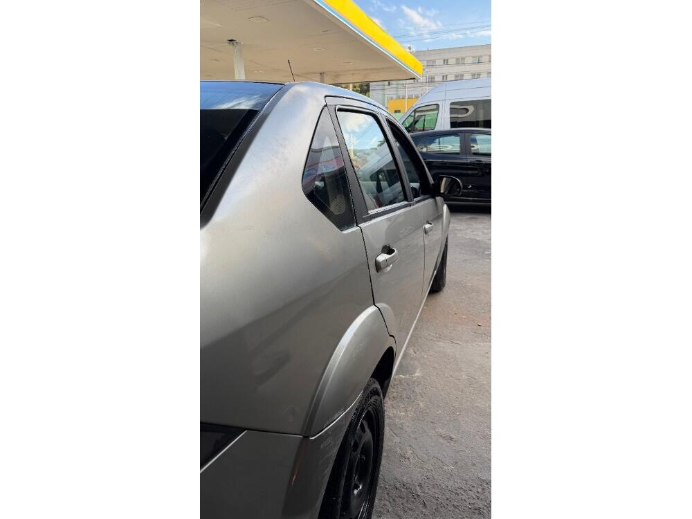 Ford Fiesta Sedan