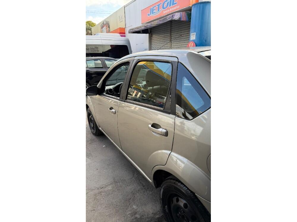 Ford Fiesta Sedan
