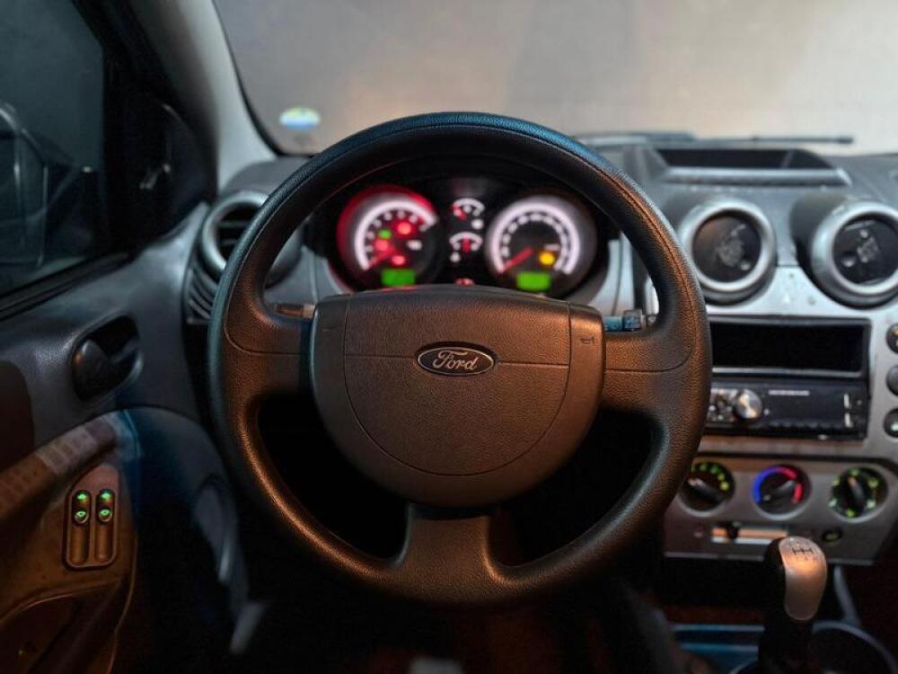 Ford Fiesta Sedan
