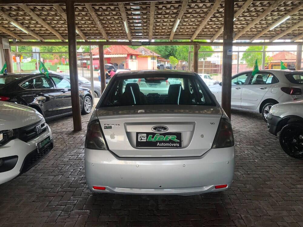 Ford Fiesta Sedan