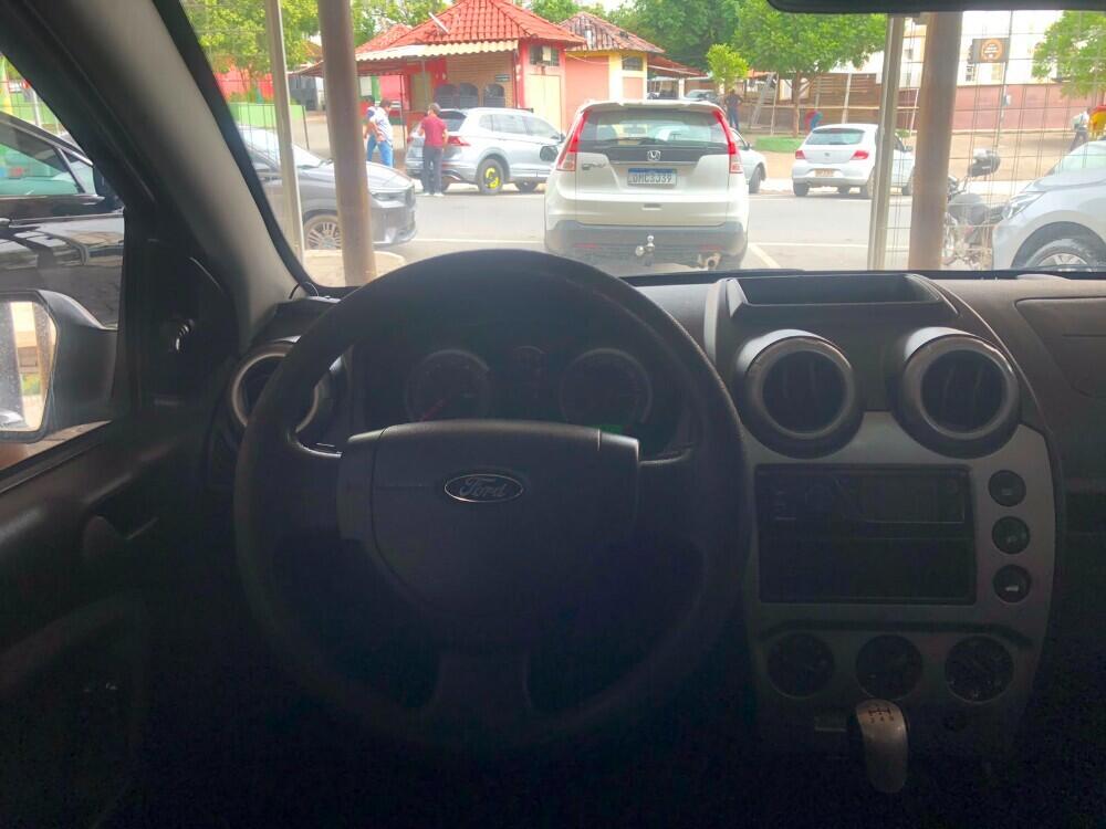 Ford Fiesta Sedan