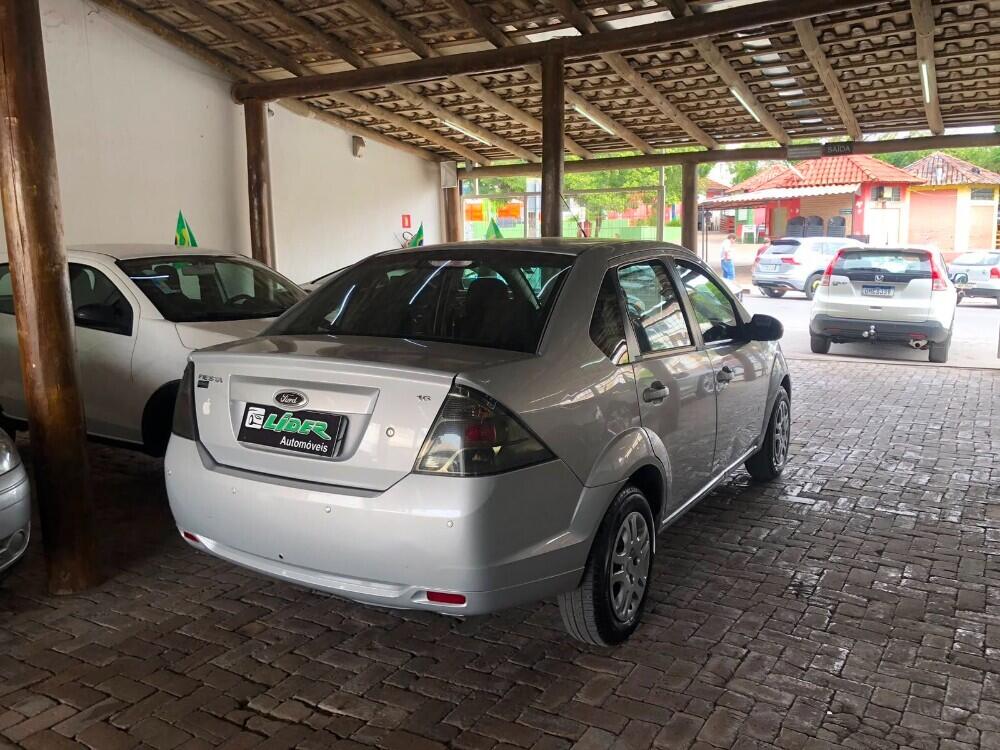 Ford Fiesta Sedan
