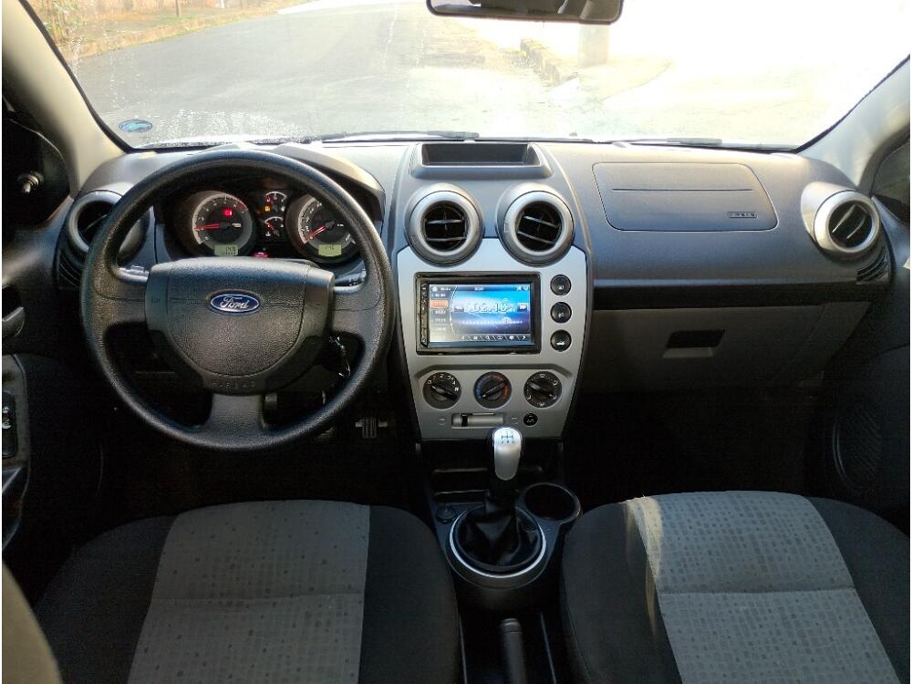 Ford Fiesta Sedan