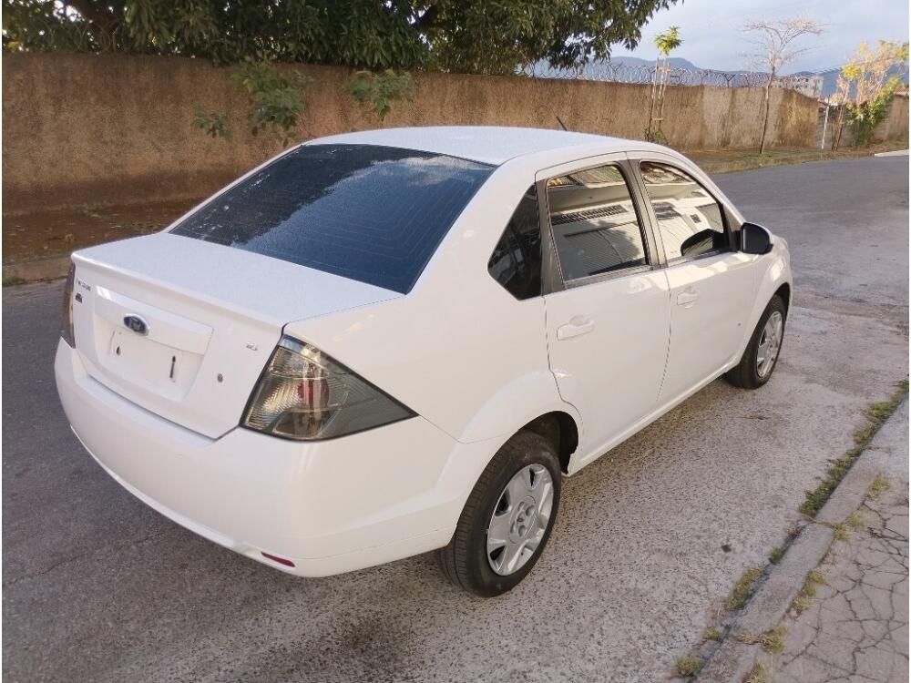 Ford Fiesta Sedan