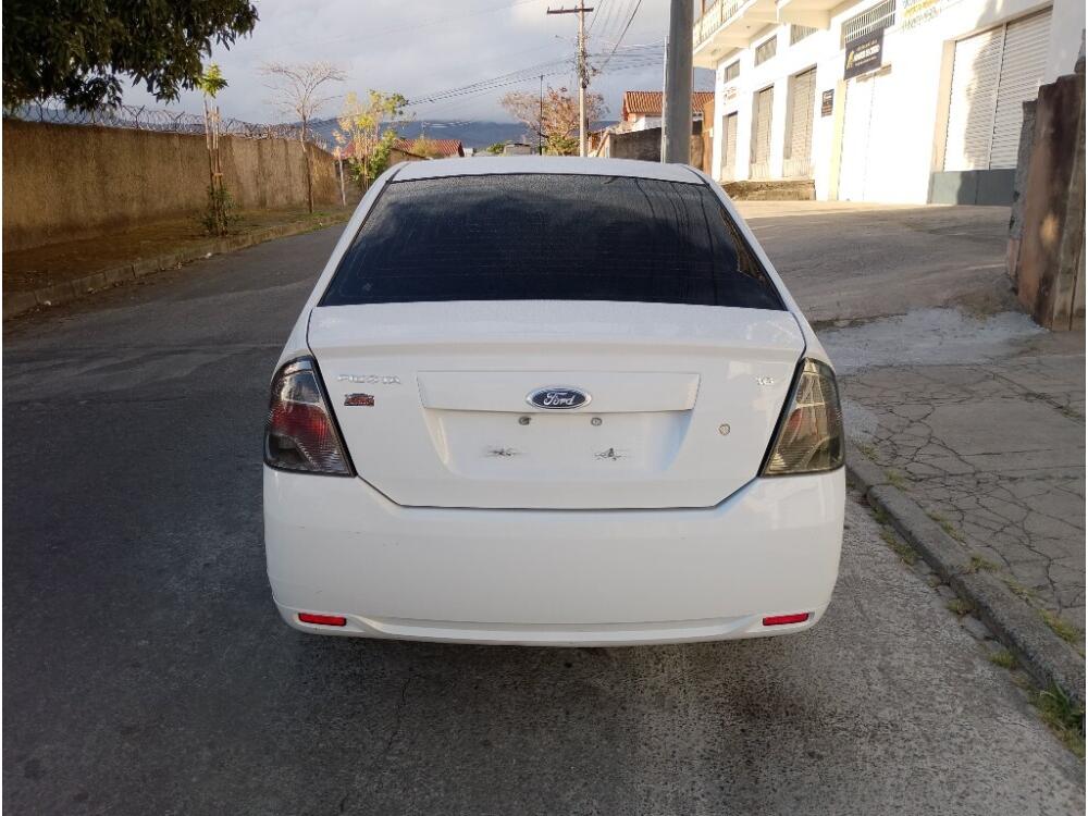 Ford Fiesta Sedan