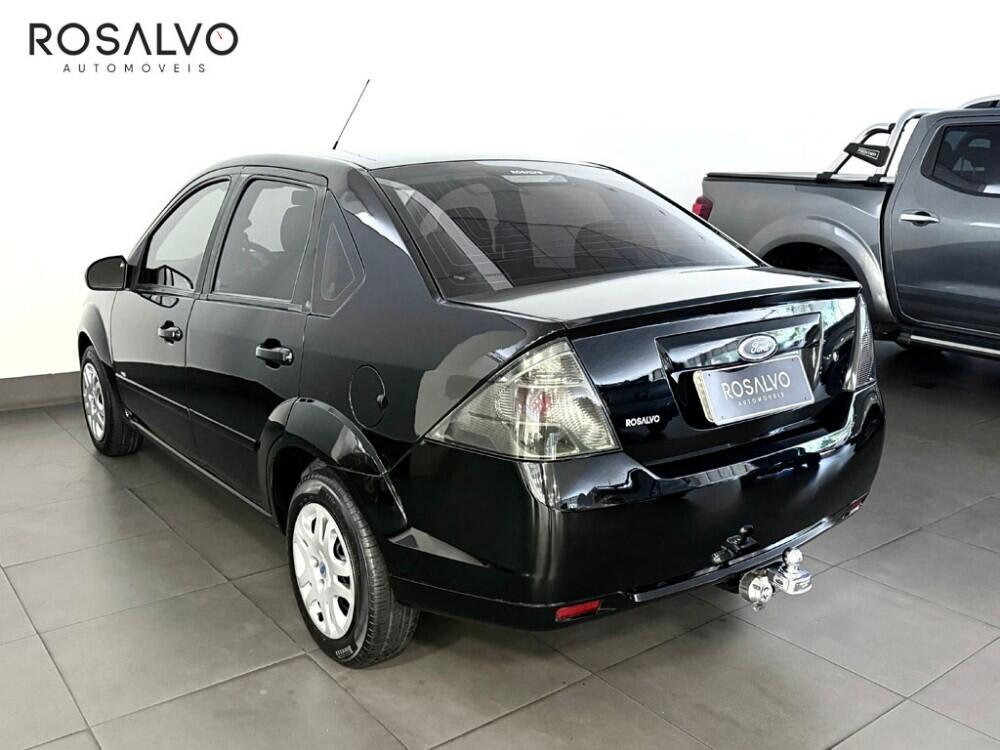 Ford Fiesta Sedan