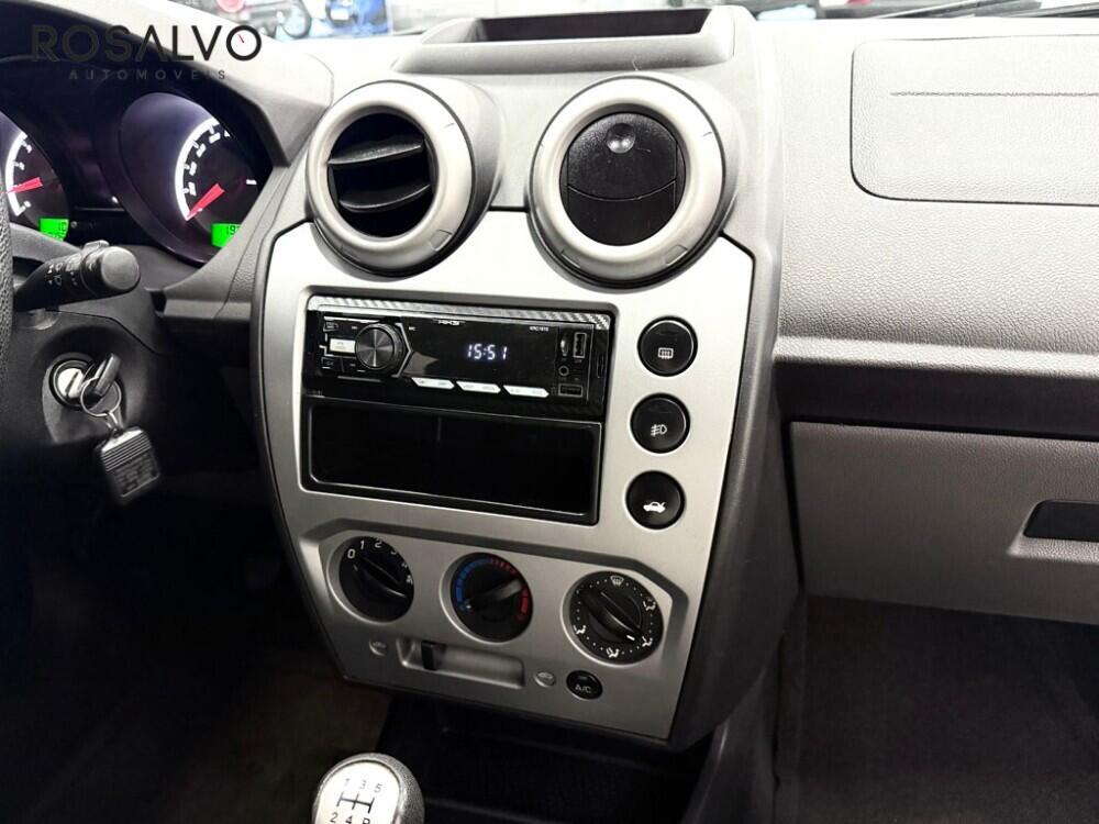 Ford Fiesta Sedan