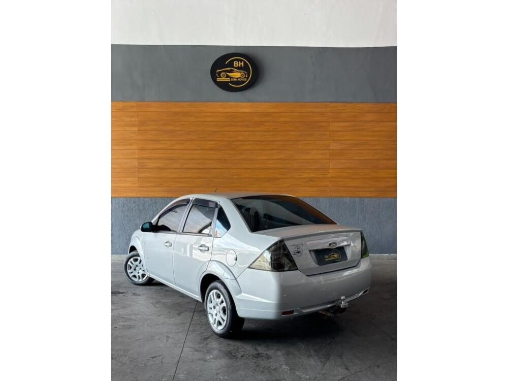 Ford Fiesta Sedan
