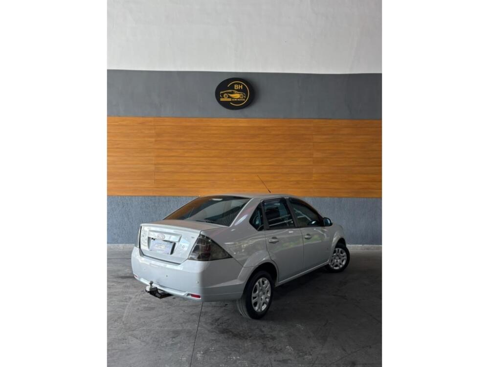 Ford Fiesta Sedan