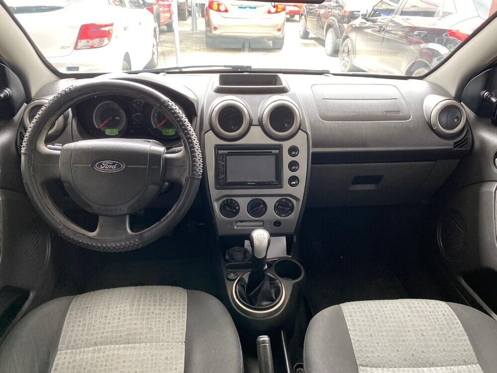 Ford Fiesta Sedan
