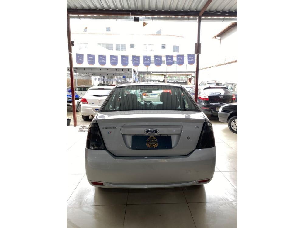 Ford Fiesta Sedan