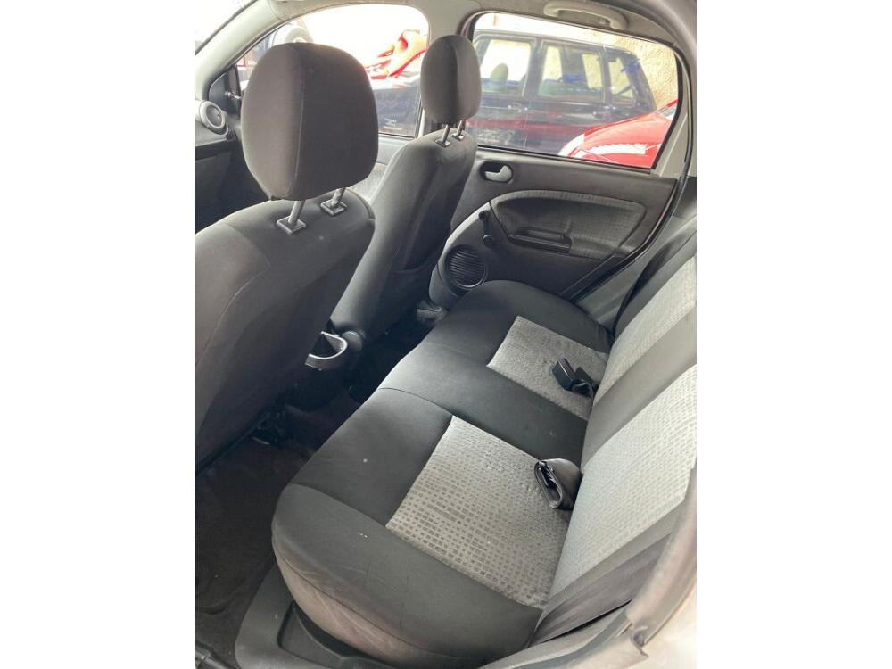 Ford Fiesta Sedan