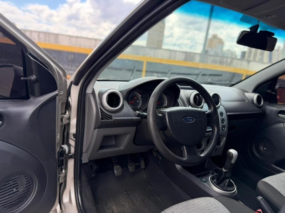 Ford Fiesta Sedan