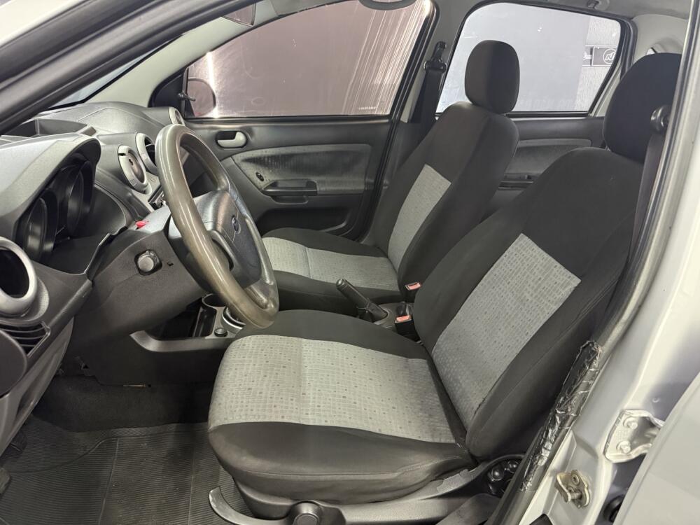 Ford Fiesta Sedan