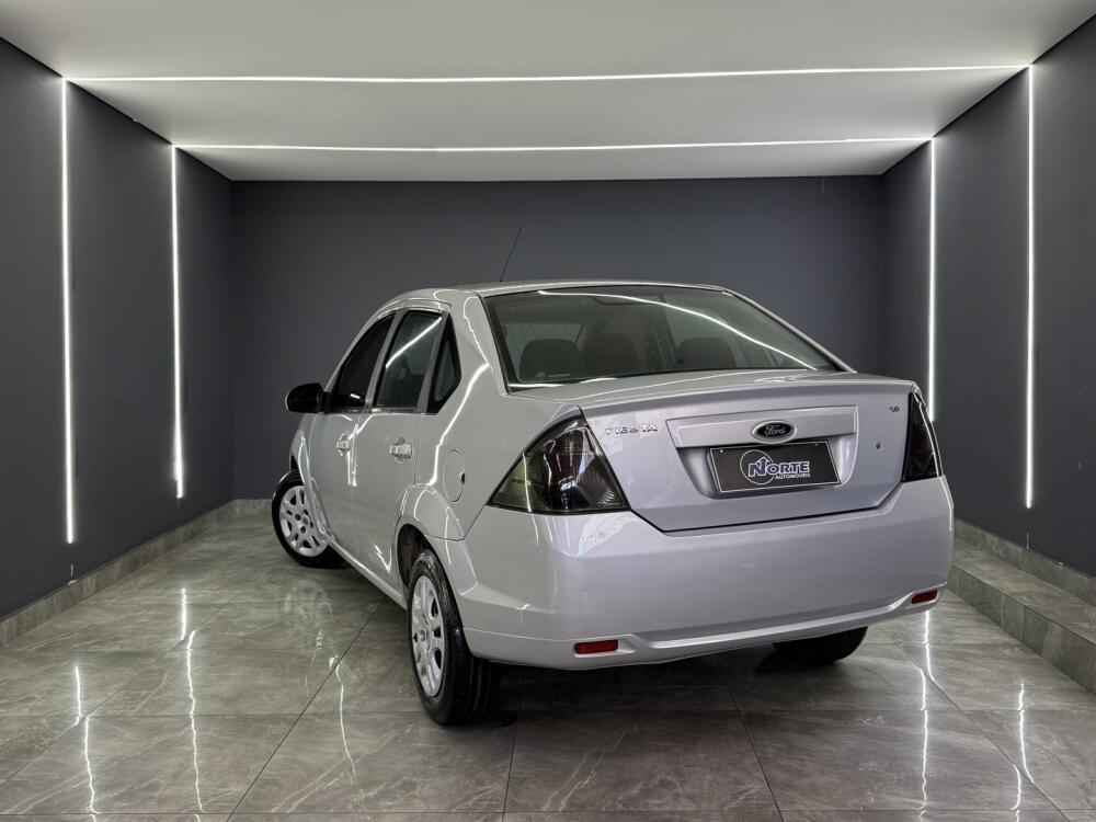 Ford Fiesta Sedan