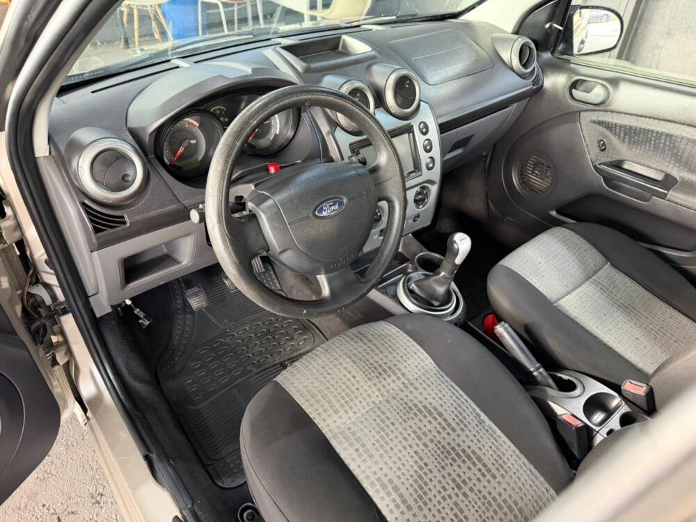 Ford Fiesta Sedan