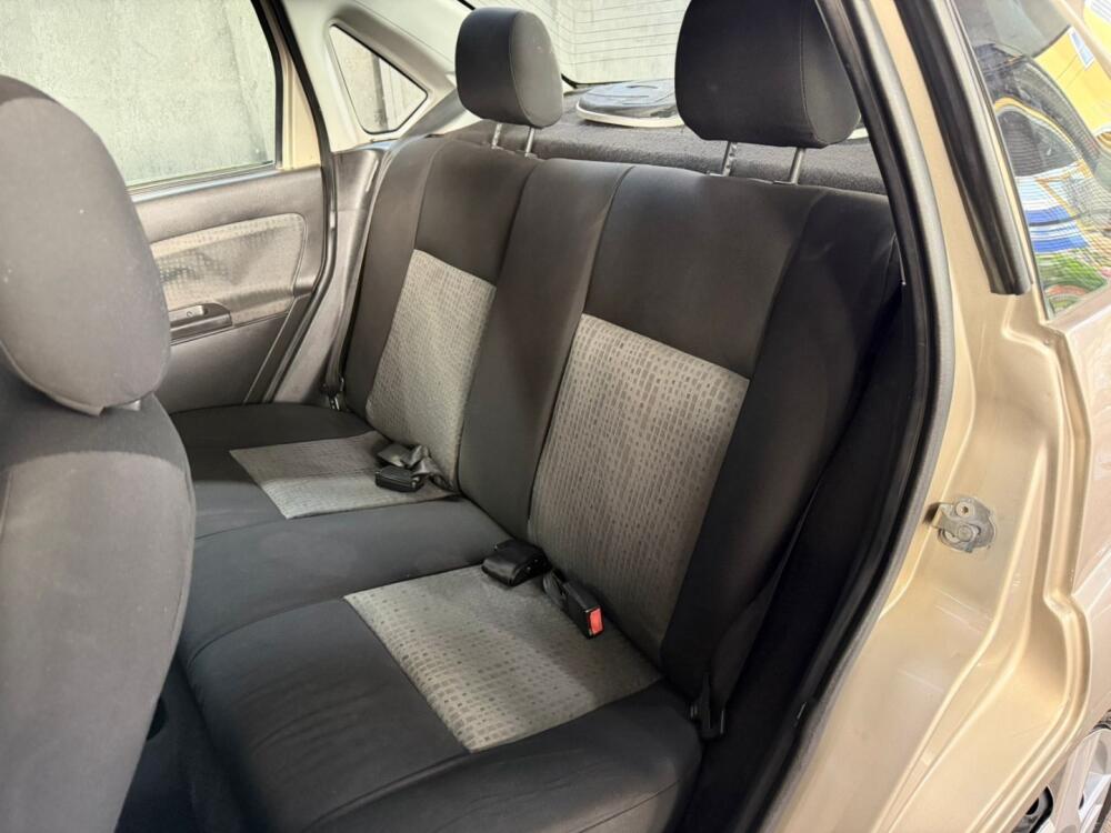 Ford Fiesta Sedan