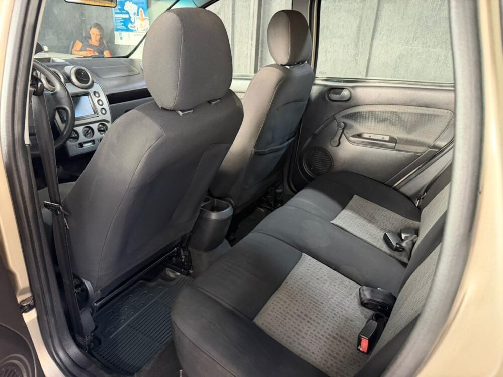 Ford Fiesta Sedan