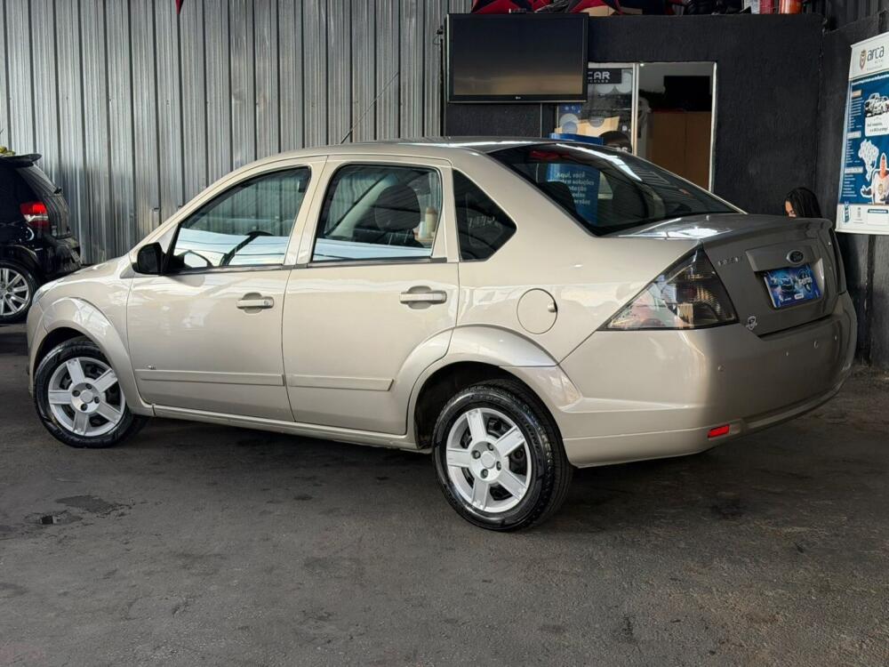 Ford Fiesta Sedan