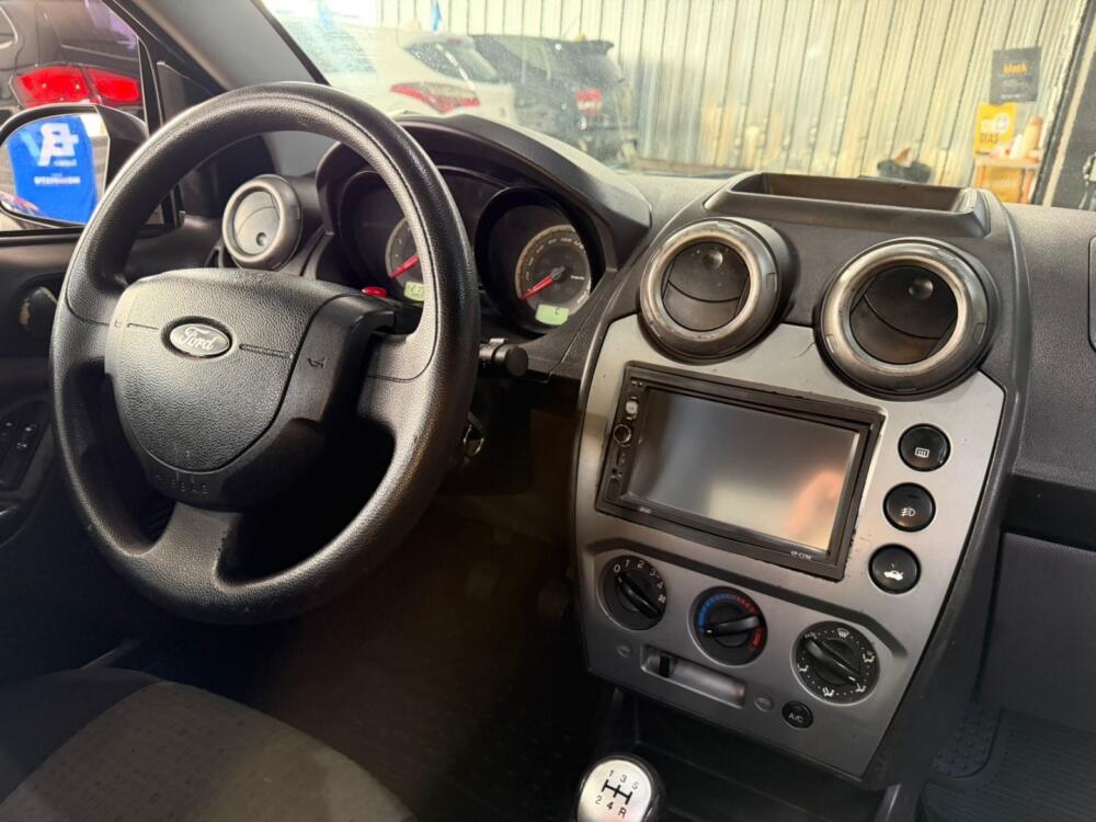 Ford Fiesta Sedan