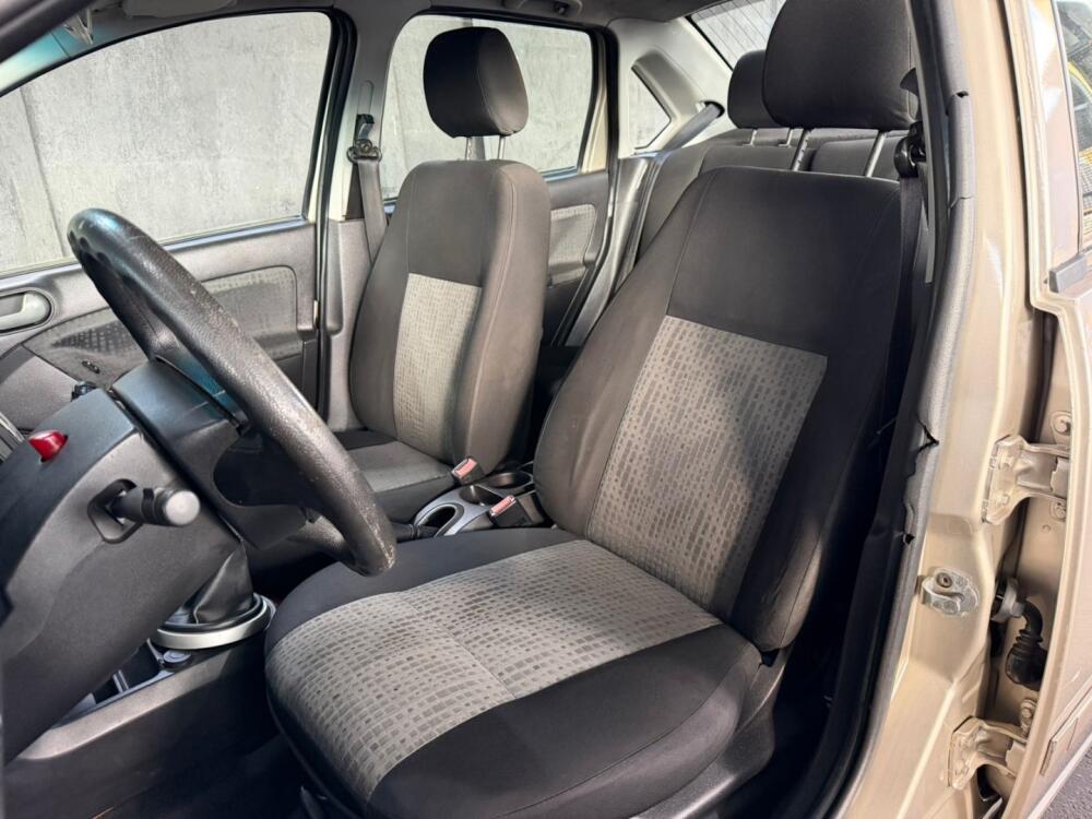 Ford Fiesta Sedan