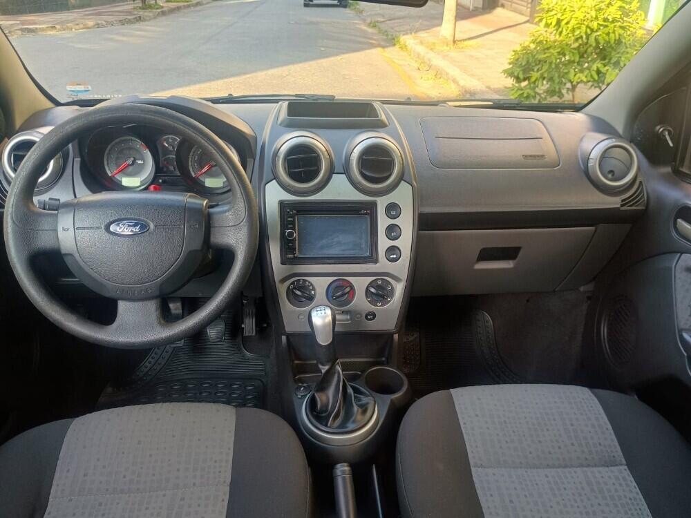 Ford Fiesta Sedan