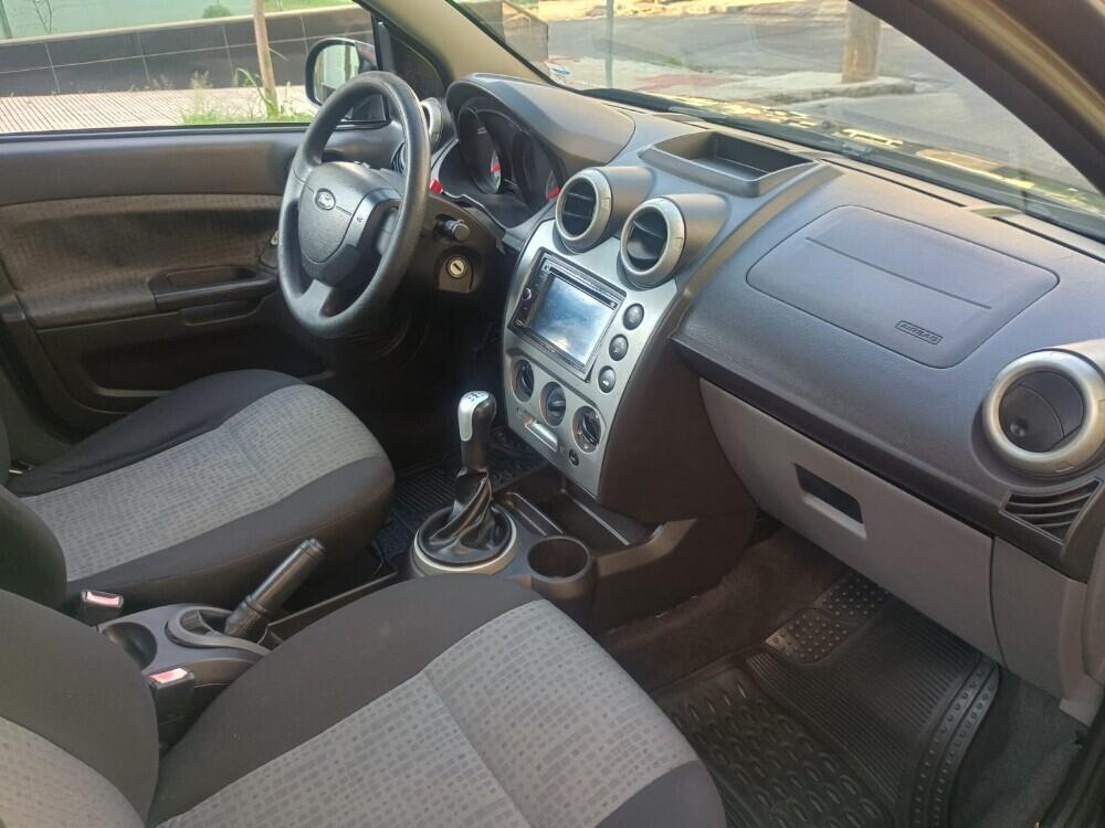 Ford Fiesta Sedan